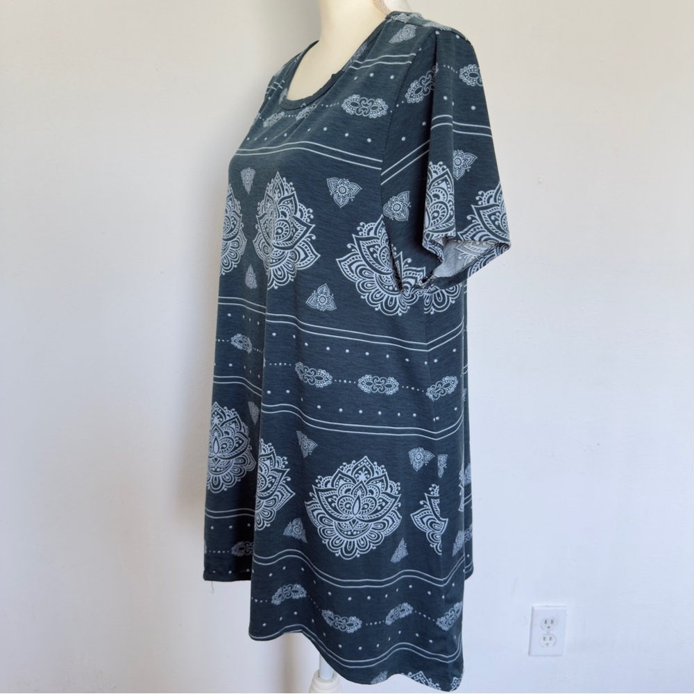 LULAROE Melissa Tunic Top 3XL Short Sleeve Relaxed Fit SHARKBITE Hem MANDALAS - Picture 3 of 10